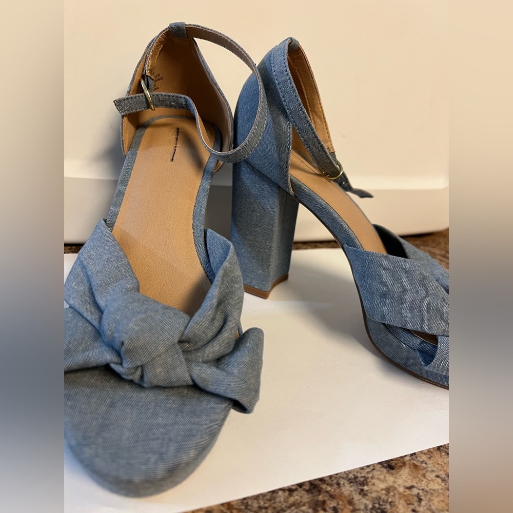 LOFT Chambray Bow Platform Heels - Picture 5 of 10